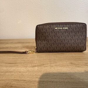 Michael Kors Jet Set logo Brown and Gold Wristlet NWT